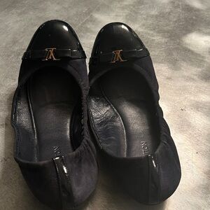 Louis Vuitton Elegant Navy Flat Women's Shoes